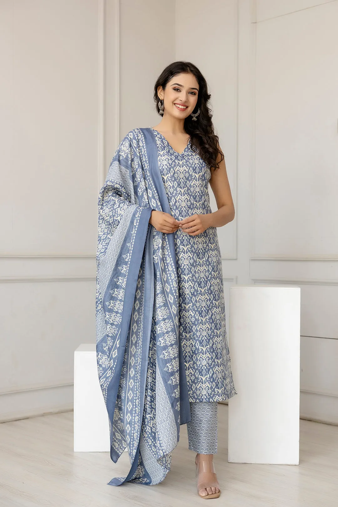 Women Grey Color Printed Straight Kurta With Trouser