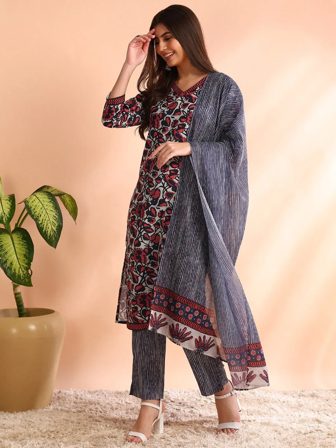 Women Grey Rayon Blend Floral Printed Straight Kurta Trouser With Dupatta