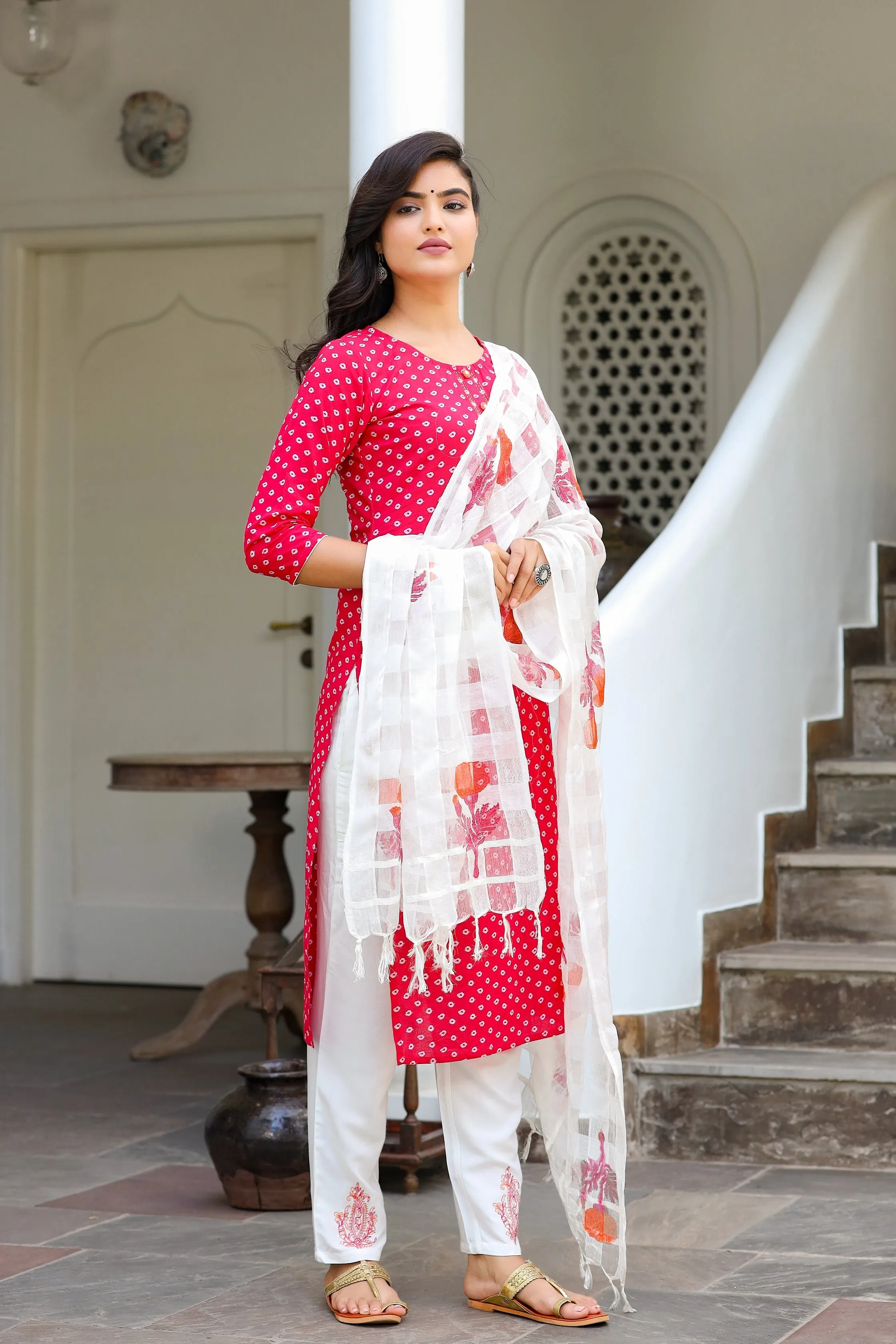 Women Pink & White Bhandhej Printed Dupatta Set