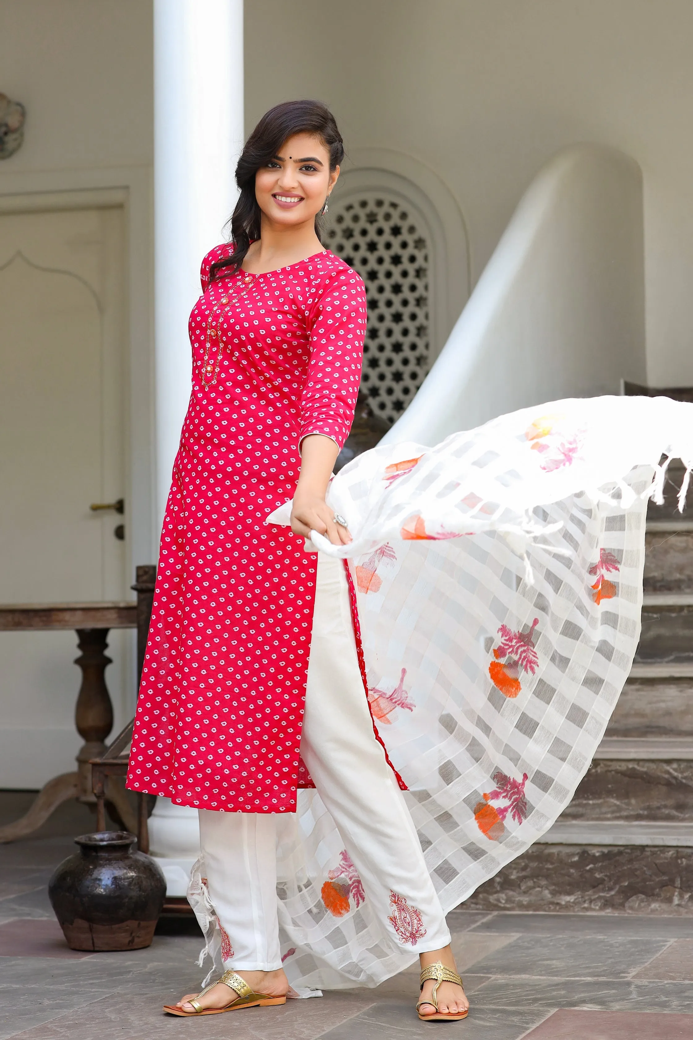 Women Pink & White Bhandhej Printed Dupatta Set